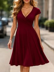 Women's Elegant Round Neck Summer Short Sleeve Solid A-Line Knee-length Dress