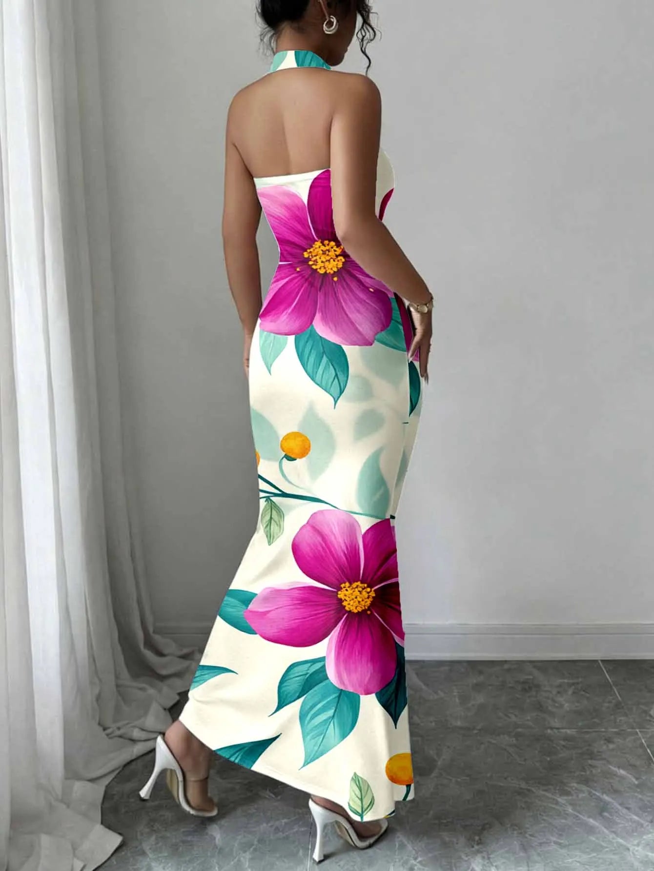 Hip-Hugging Sleeveless Long Skirt with Hanging Neck Design